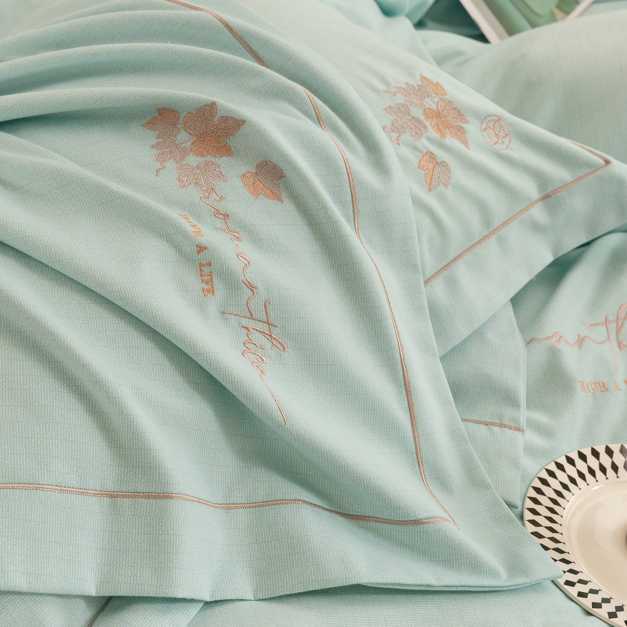 91家纺网 家纺一手货源 找家纺 （总）绒博士 2025新款全棉磨毛绣花宽边款四件套--梦恬系列