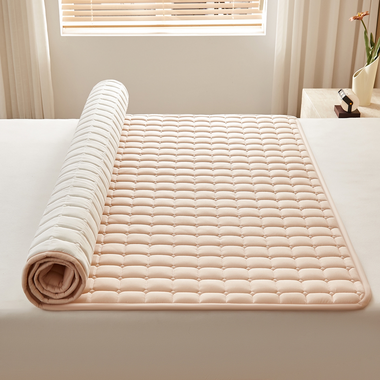 91家纺网 家纺一手货源 找家纺 缦吉 2025新款A类纯色大豆纤维夹棉床护垫系列 面包格-咖