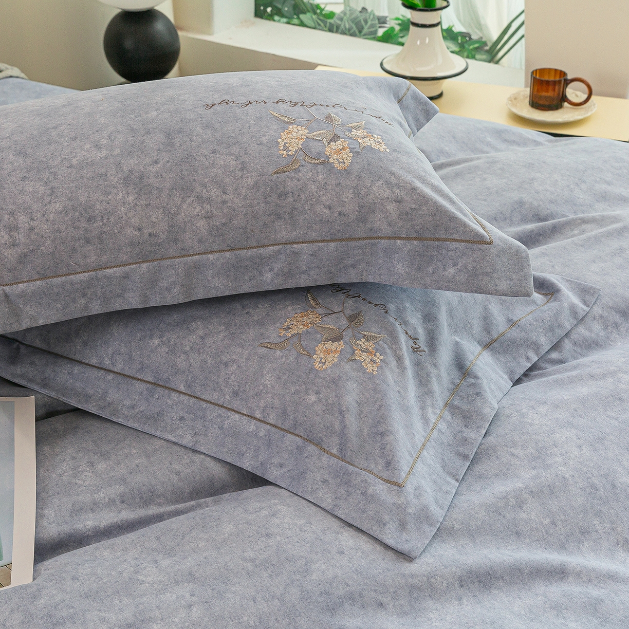 91家纺网 家纺一手货源 找家纺 （总）绒博士 2025新款全棉磨毛绣花宽边款四件套--繁花似锦系列