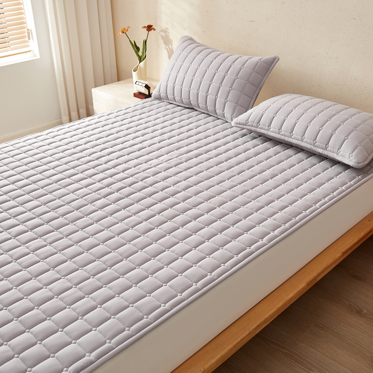 91家纺网 家纺一手货源 找家纺 缦吉 2025新款A类纯色大豆纤维夹棉床护垫系列 面包格-灰