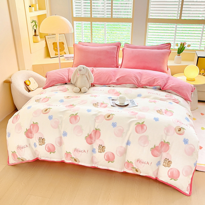 91家纺网 家纺一手货源 找家纺 琪琪阁家纺 2025秋冬新款全棉加牛奶绒单被套棉加绒被套 蜜桃松鼠