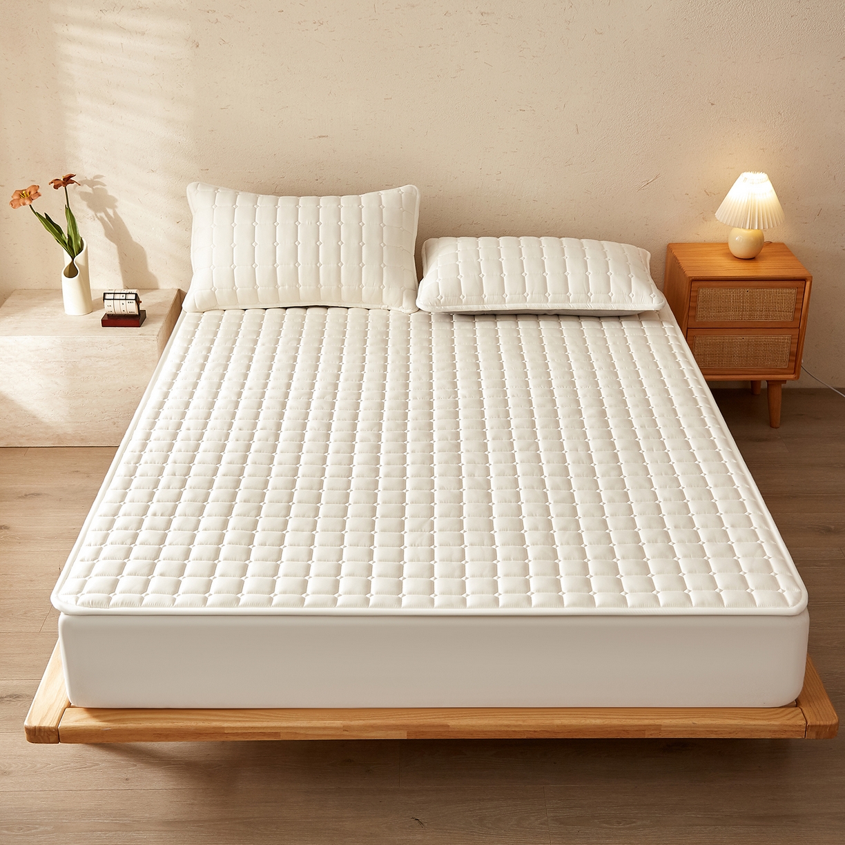 91家纺网 家纺一手货源 找家纺 缦吉 2025新款A类纯色大豆纤维夹棉床护垫系列 面包格-白