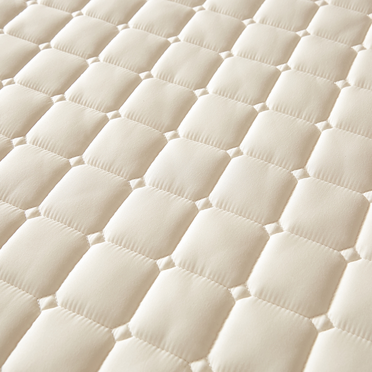 91家纺网 家纺一手货源 找家纺 缦吉 2025新款A类纯色大豆纤维夹棉床护垫系列 面包格-白