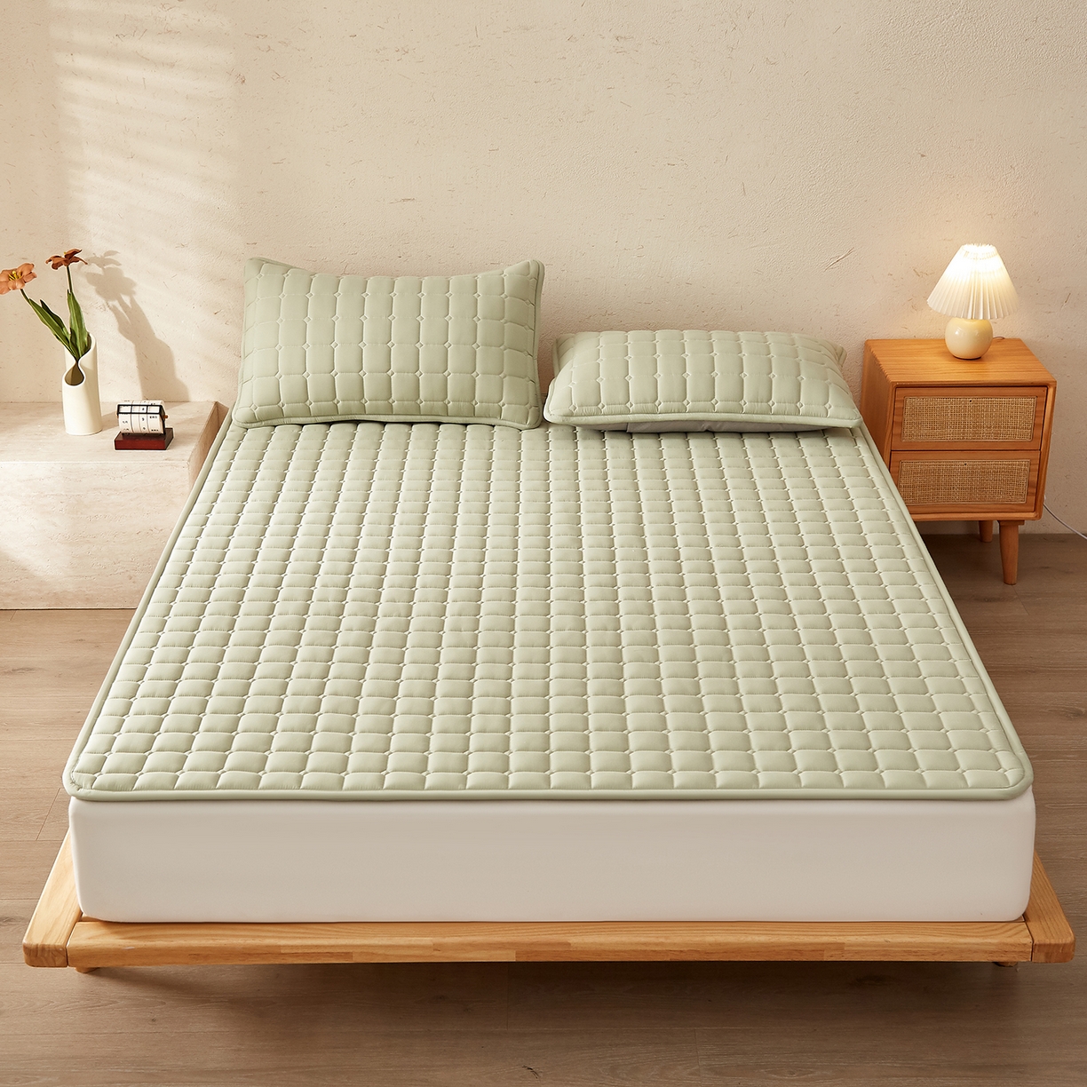 91家纺网 家纺一手货源 找家纺 缦吉 2025新款A类纯色大豆纤维夹棉床护垫系列 面包格-绿