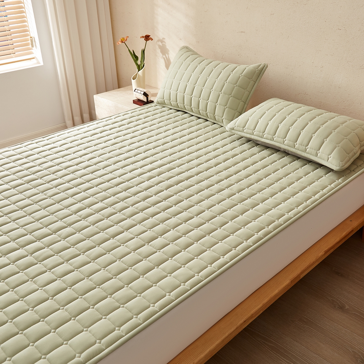 91家纺网 家纺一手货源 找家纺 缦吉 2025新款A类纯色大豆纤维夹棉床护垫系列 面包格-绿