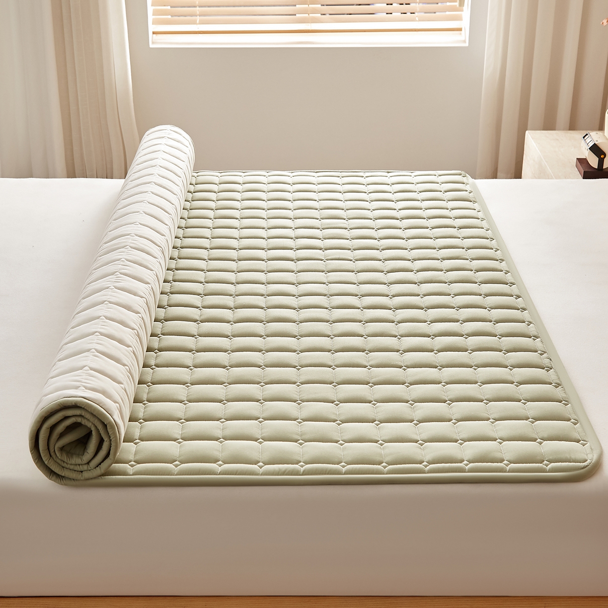 91家纺网 家纺一手货源 找家纺 缦吉 2025新款A类纯色大豆纤维夹棉床护垫系列 面包格-绿