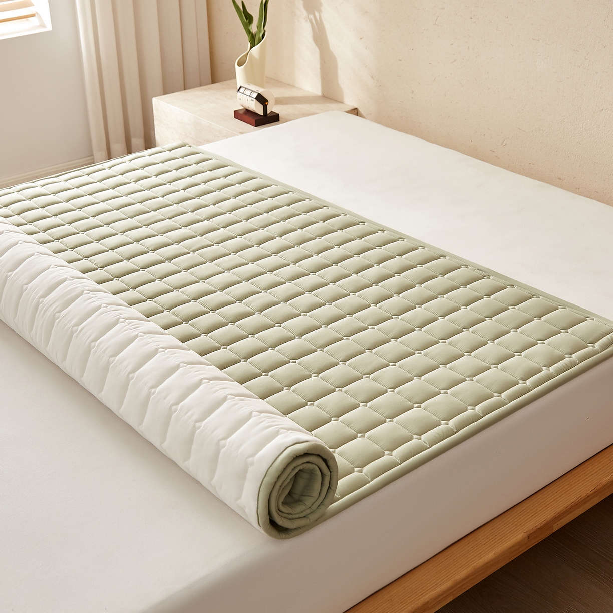 91家纺网 家纺一手货源 找家纺 缦吉 2025新款A类纯色大豆纤维夹棉床护垫系列 面包格-绿