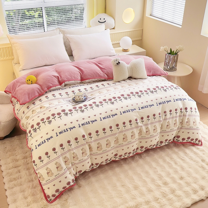 91家纺网 家纺一手货源 找家纺 琪琪阁家纺 2025秋冬新款全棉加牛奶绒单被套棉加绒被套 情缘