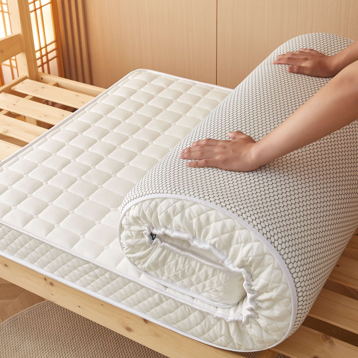 91家纺网 家纺一手货源 找家纺 缦吉 2025新款面包格乳胶记忆海绵学生床垫 白色