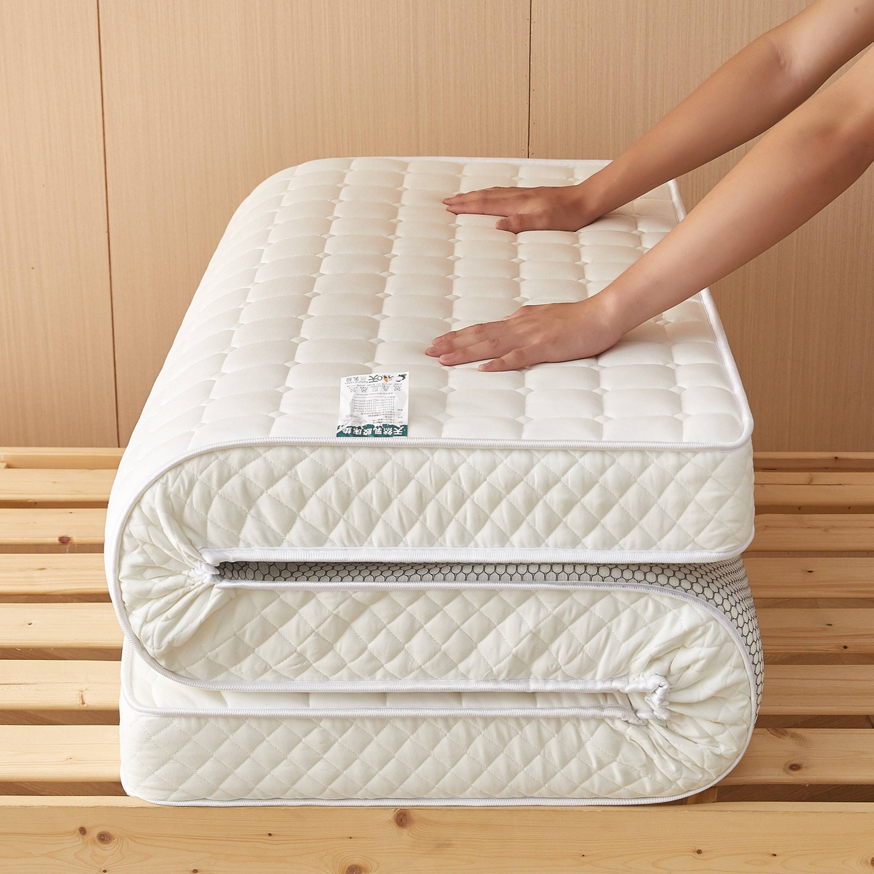 91家纺网 家纺一手货源 找家纺 缦吉 2025新款面包格乳胶记忆海绵学生床垫 白色