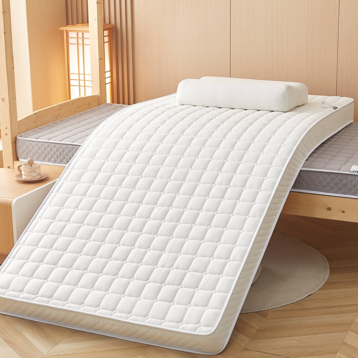 91家纺网 家纺一手货源 找家纺 缦吉 2025新款面包格乳胶记忆海绵学生床垫 白色