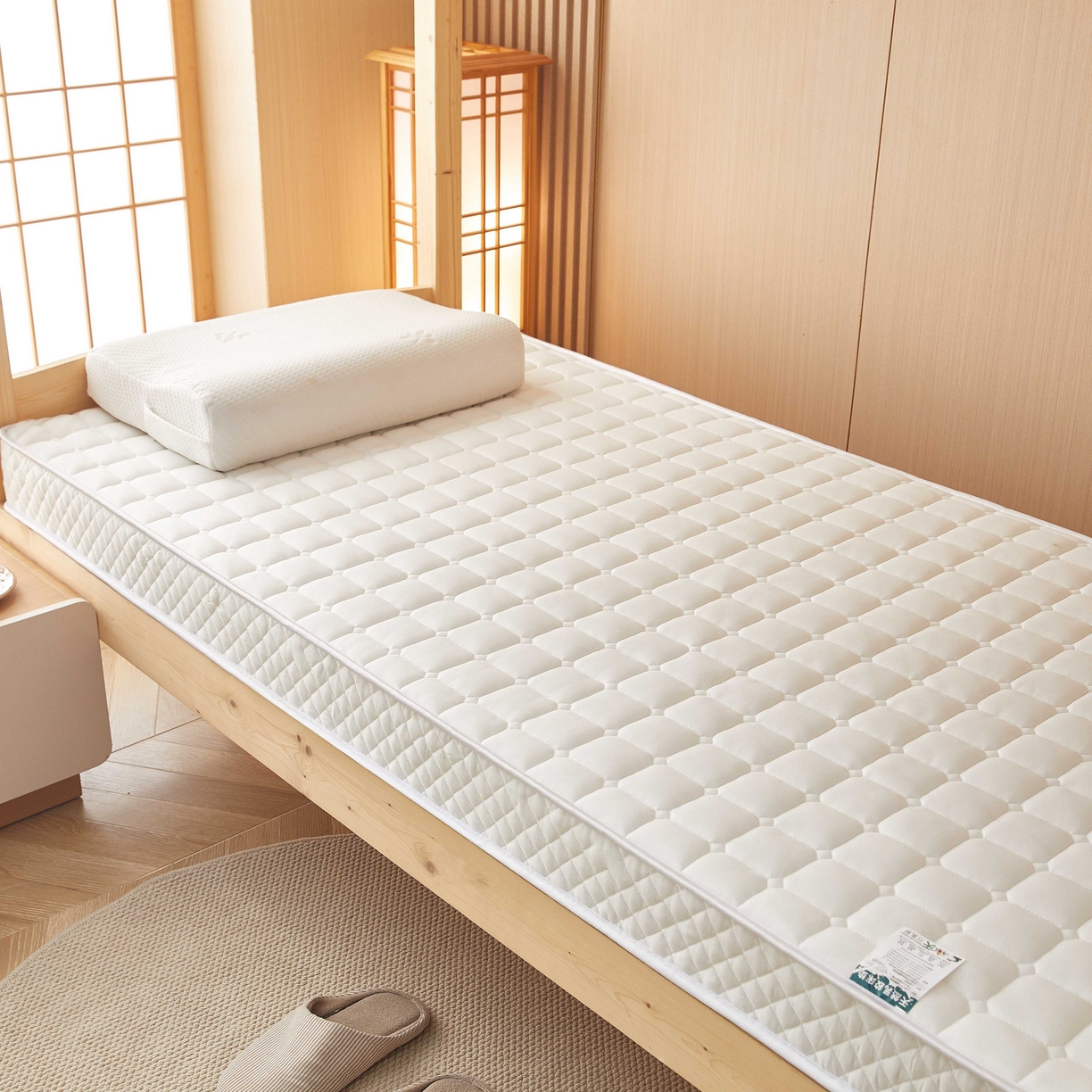 91家纺网 家纺一手货源 找家纺 缦吉 2025新款面包格乳胶记忆海绵学生床垫 白色