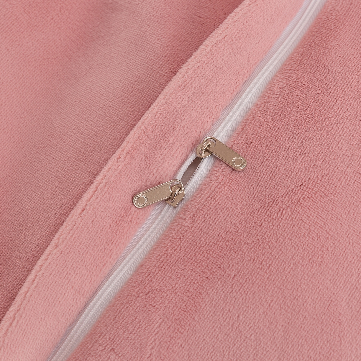 91家纺网 家纺一手货源 找家纺 （总）绒博士 2025新款270克全消光牛奶绒刺绣宽边款四件套--米兰系列