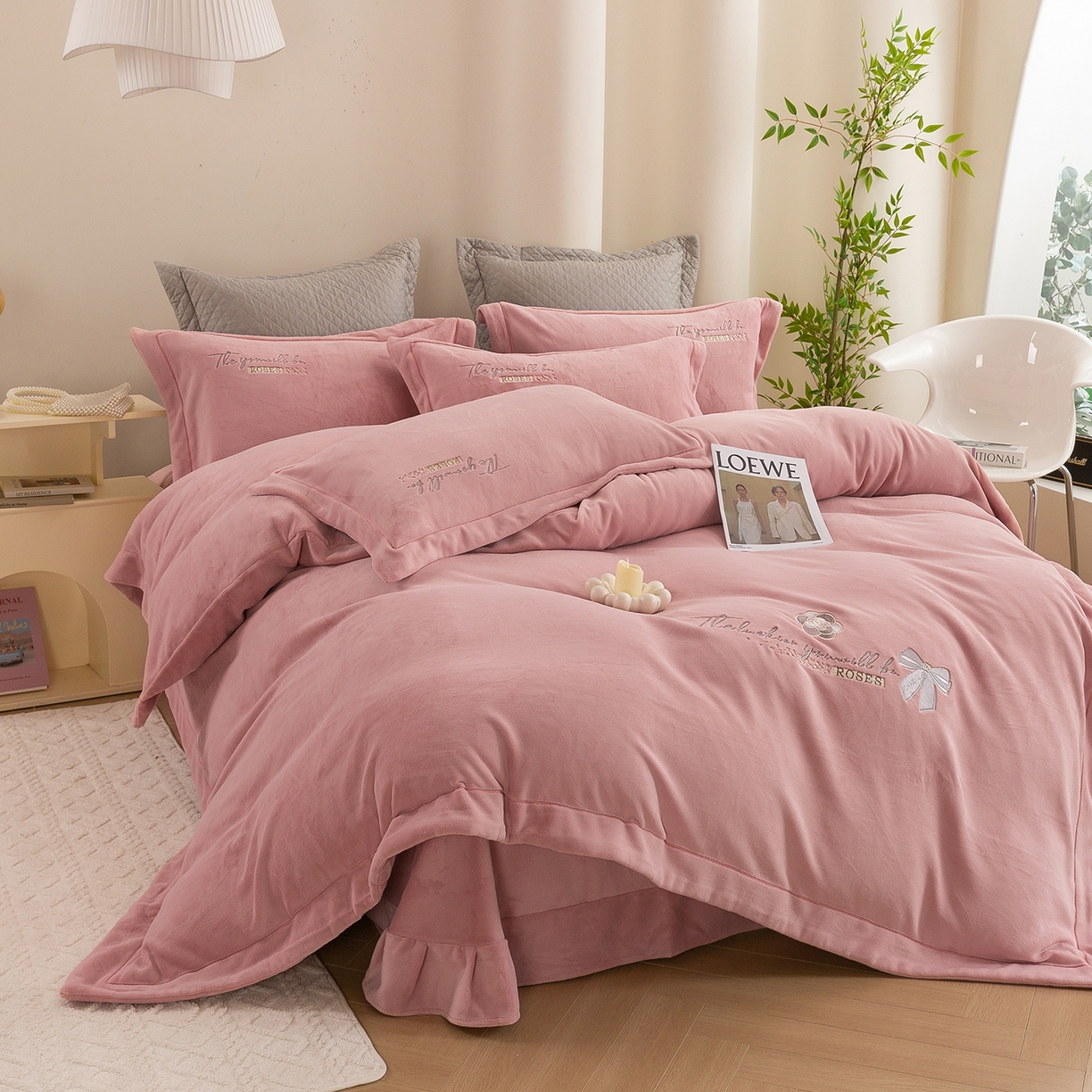 91家纺网 家纺一手货源 找家纺 （总）绒博士 2025新款270克全消光牛奶绒刺绣宽边款四件套--米兰系列