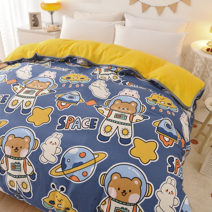 91家纺网 家纺一手货源 找家纺 琪琪阁家纺 2025秋冬新款全棉加牛奶绒单被套棉加绒被套 太空熊