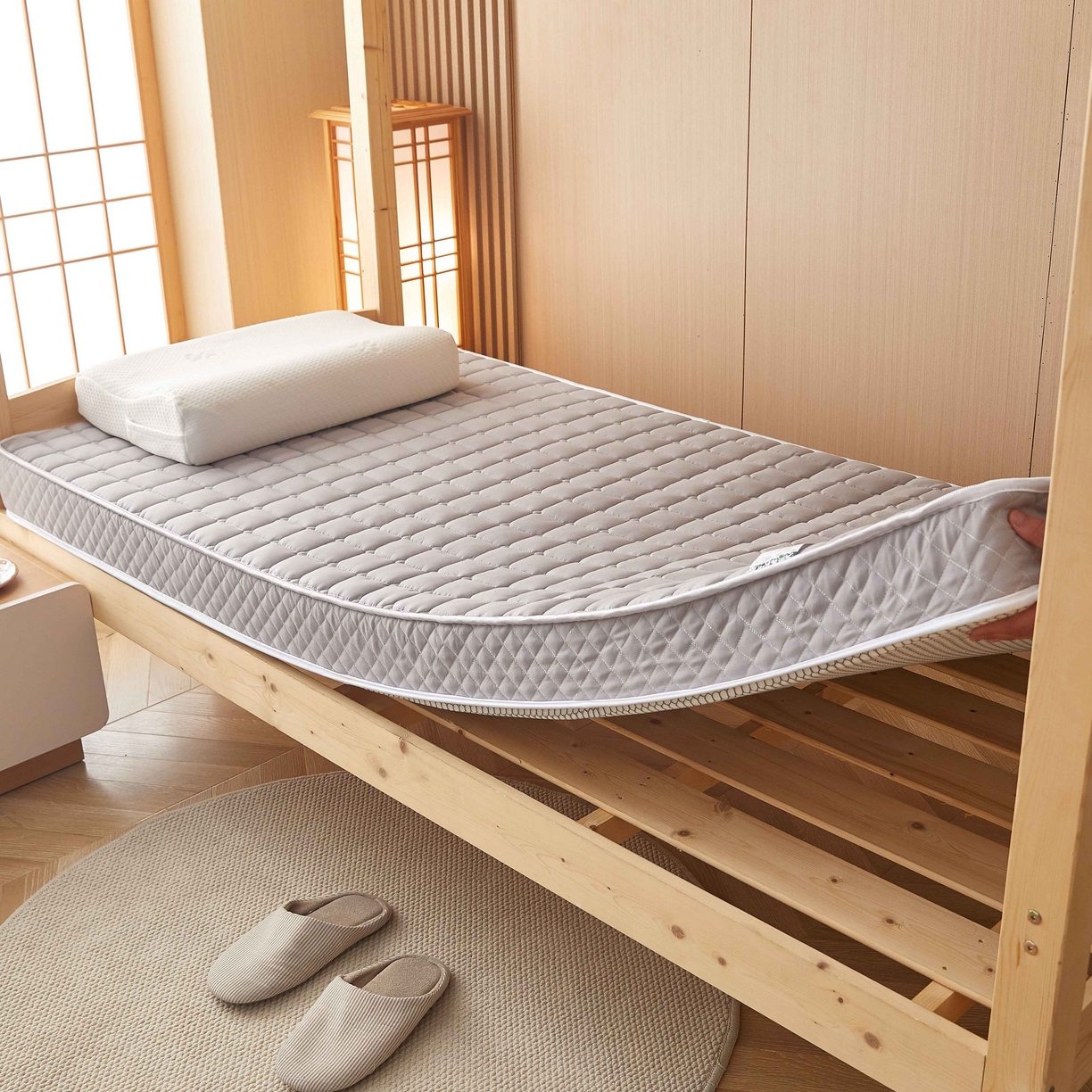 91家纺网 家纺一手货源 找家纺 缦吉 2025新款面包格乳胶记忆海绵学生床垫 灰色