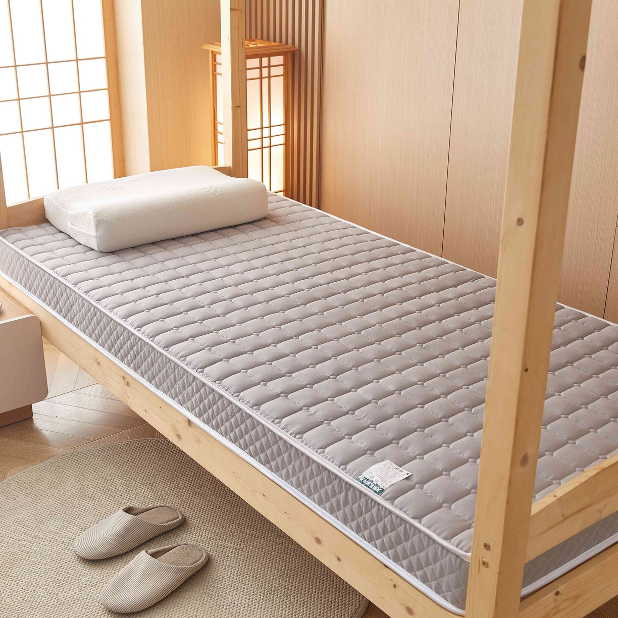 91家纺网 家纺一手货源 找家纺 缦吉 2025新款面包格乳胶记忆海绵学生床垫 灰色