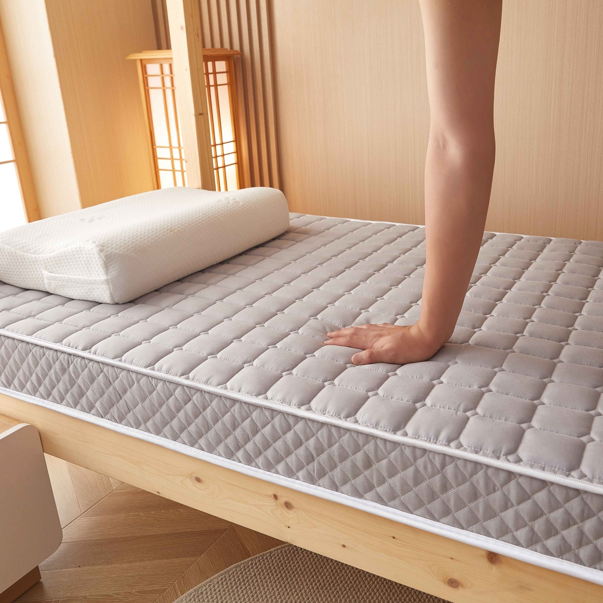 91家纺网 家纺一手货源 找家纺 缦吉 2025新款面包格乳胶记忆海绵学生床垫 灰色