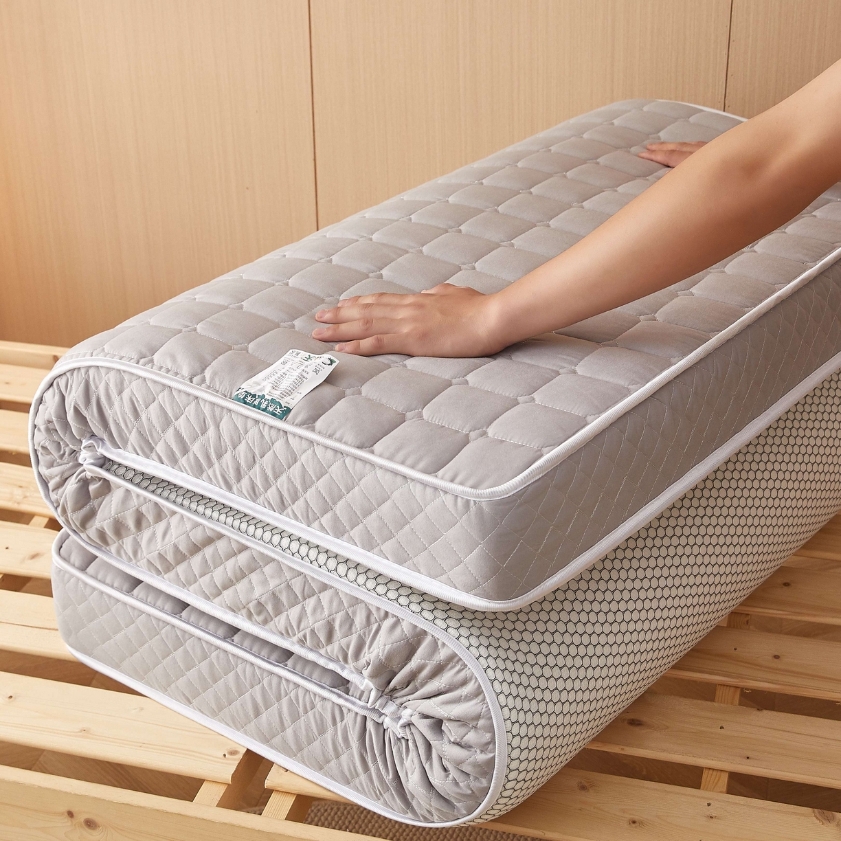 91家纺网 家纺一手货源 找家纺 缦吉 2025新款面包格乳胶记忆海绵学生床垫 灰色
