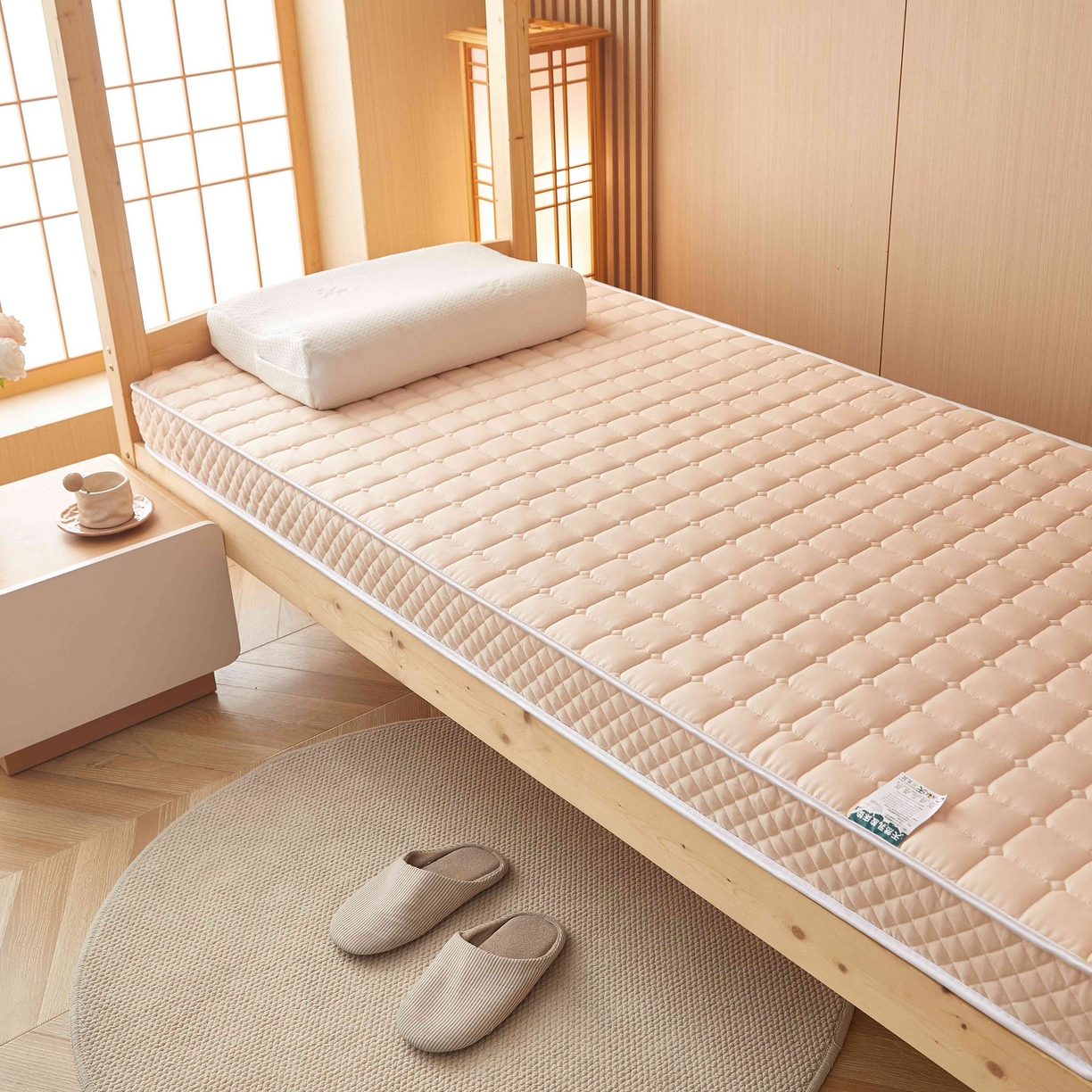 91家纺网 家纺一手货源 找家纺 缦吉 2025新款面包格乳胶记忆海绵学生床垫 金色