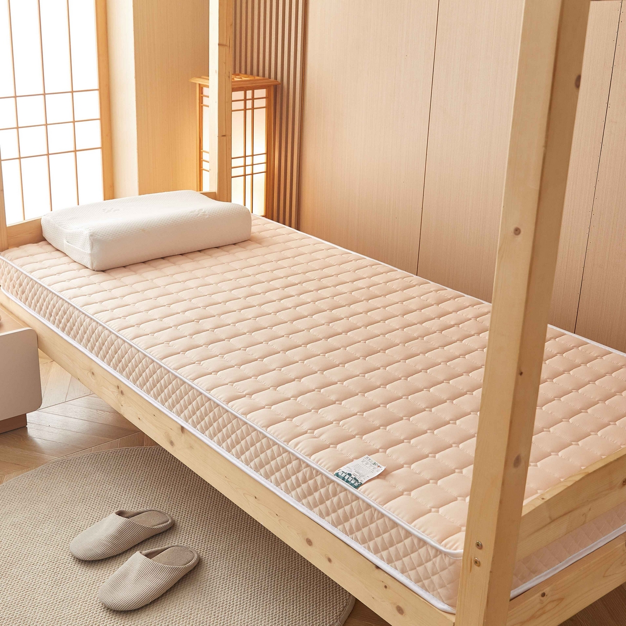 91家纺网 家纺一手货源 找家纺 缦吉 2025新款面包格乳胶记忆海绵学生床垫 金色