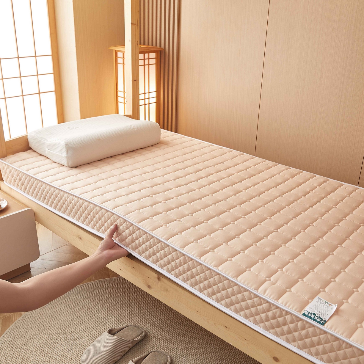 91家纺网 家纺一手货源 找家纺 缦吉 2025新款面包格乳胶记忆海绵学生床垫 金色