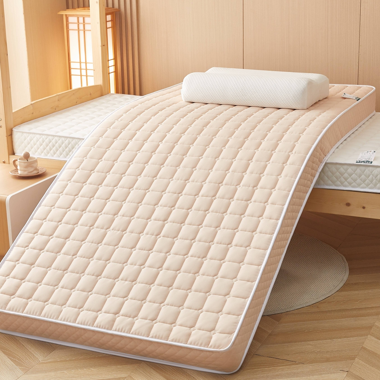 91家纺网 家纺一手货源 找家纺 缦吉 2025新款面包格乳胶记忆海绵学生床垫 金色