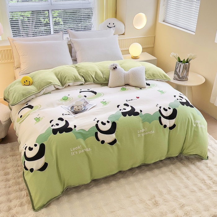 91家纺网 家纺一手货源 找家纺 琪琪阁家纺 2025秋冬新款全棉加牛奶绒单被套棉加绒被套 熊猫乐园