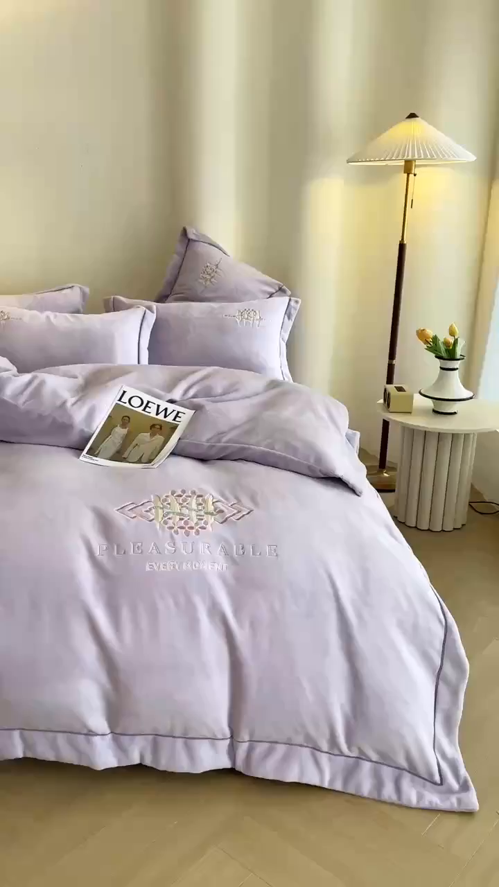 91家纺网 家纺一手货源 找家纺 （总）绒博士 2025新款220克牛奶绒刺绣宽边款四件套--轻羽翩翩系列