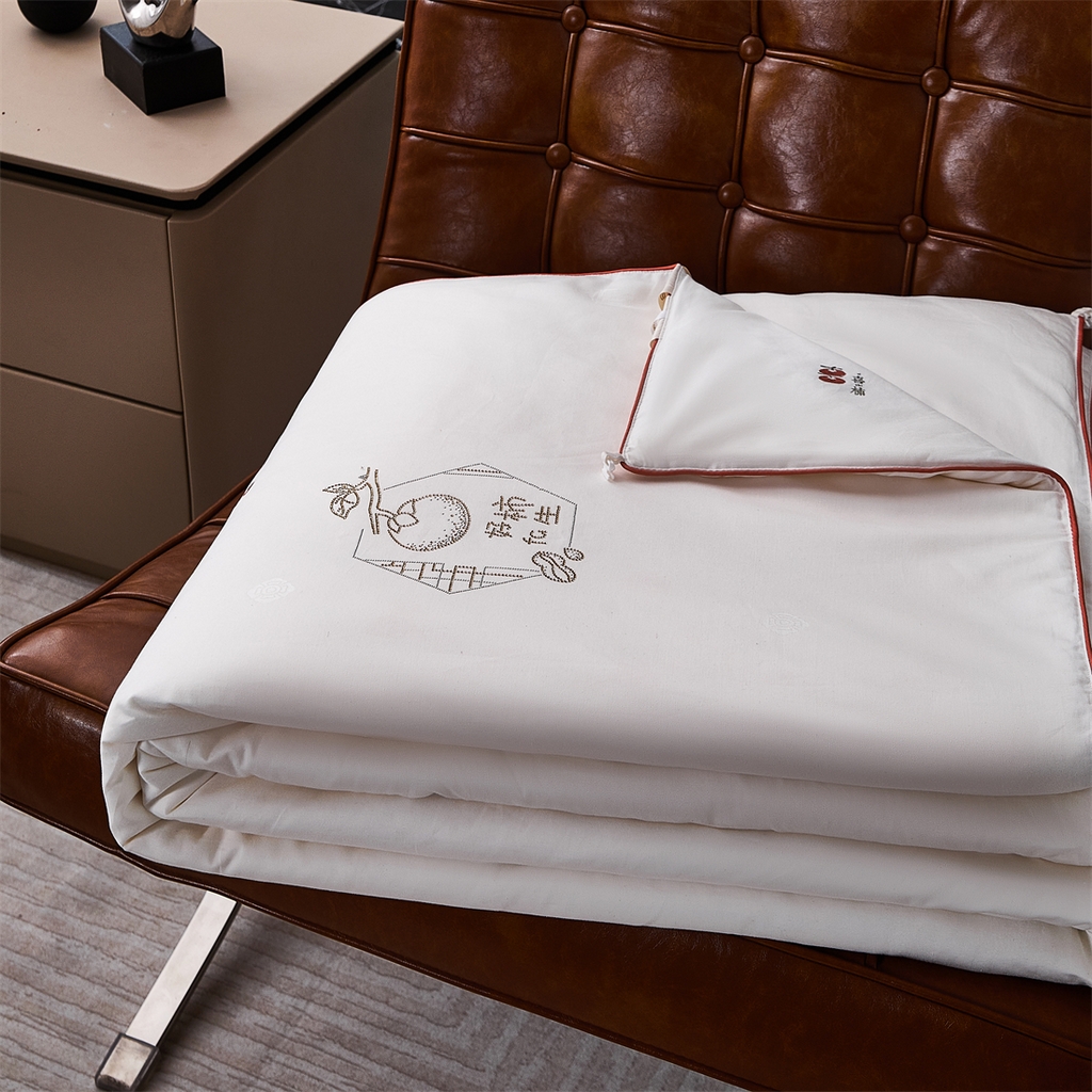 91家纺网 家纺一手货源 找家纺 缦纯蚕丝羽绒2025特级国标双宫纯桑蚕丝被 手工100%桑蚕丝被子 双宫长丝绵被子 子母四季被 春秋被 冬被上新 保真支持检测 珍珠白