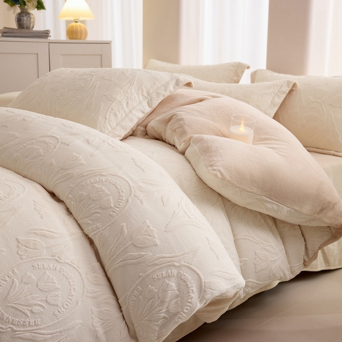 91家纺网 家纺一手货源 找家纺 （总）亿梵 2025秋冬新款A类全消光牛奶绒立体5D雕花绒四件套