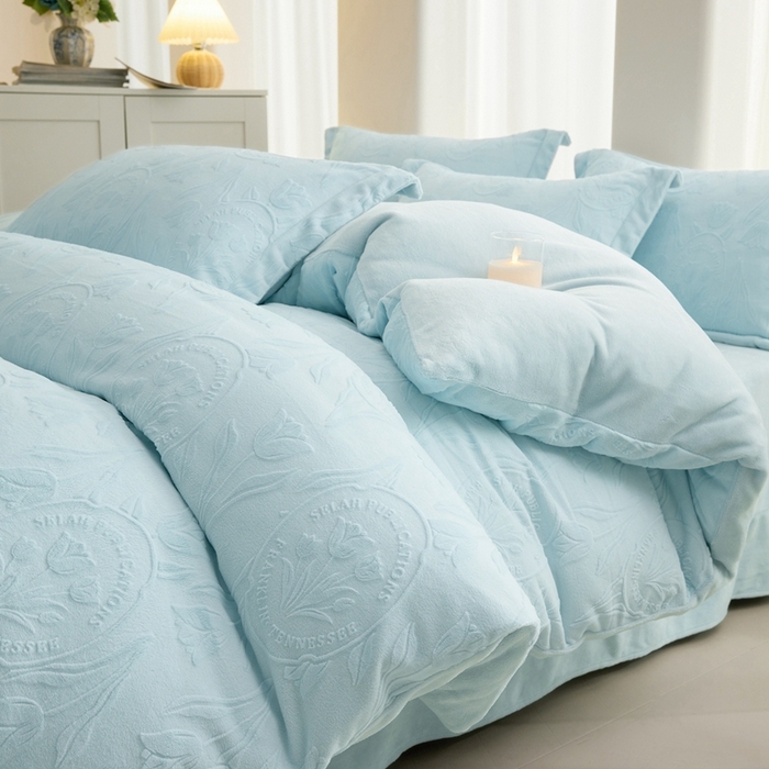 91家纺网 家纺一手货源 找家纺 （总）亿梵 2025秋冬新款A类全消光牛奶绒立体5D雕花绒四件套