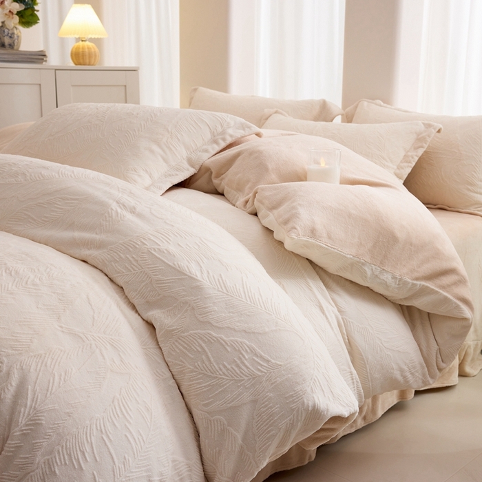 91家纺网 家纺一手货源 找家纺 （总）亿梵 2025秋冬新款A类全消光牛奶绒立体5D雕花绒四件套