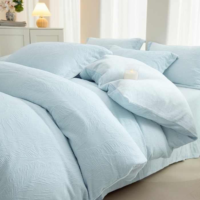 91家纺网 家纺一手货源 找家纺 （总）亿梵 2025秋冬新款A类全消光牛奶绒立体5D雕花绒四件套