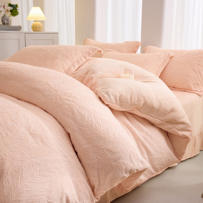 91家纺网 家纺一手货源 找家纺 （总）亿梵 2025秋冬新款A类全消光牛奶绒立体5D雕花绒四件套