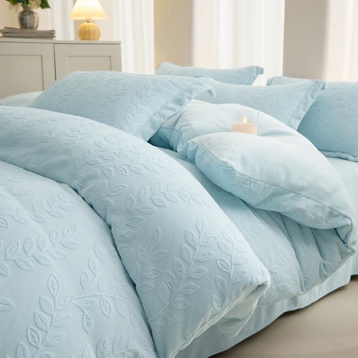 91家纺网 家纺一手货源 找家纺 （总）亿梵 2025秋冬新款A类全消光牛奶绒立体5D雕花绒四件套