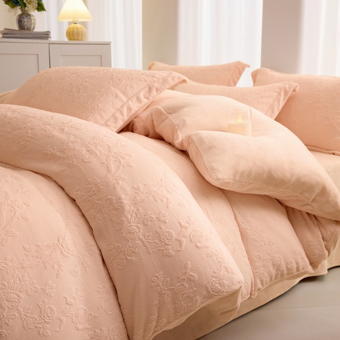 91家纺网 家纺一手货源 找家纺 （总）亿梵 2025秋冬新款A类全消光牛奶绒立体5D雕花绒四件套