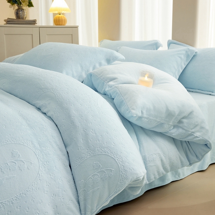 91家纺网 家纺一手货源 找家纺 （总）亿梵 2025秋冬新款A类全消光牛奶绒立体5D雕花绒四件套