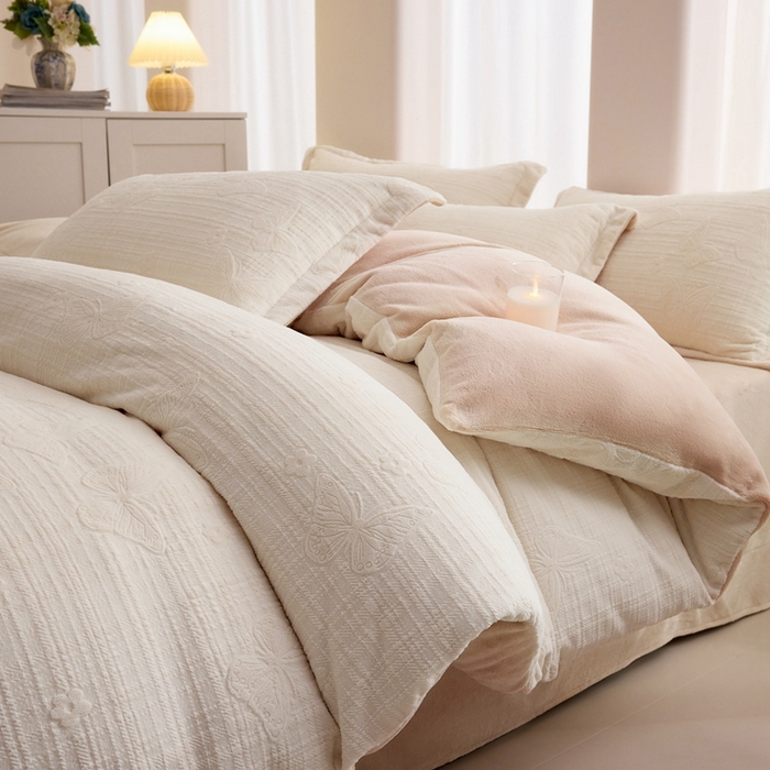 91家纺网 家纺一手货源 找家纺 （总）亿梵 2025秋冬新款A类全消光牛奶绒立体5D雕花绒四件套