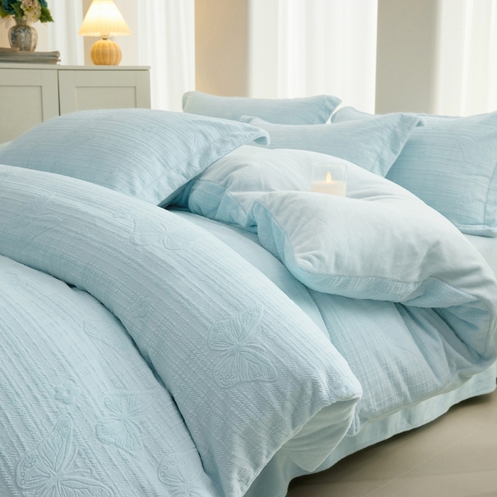 91家纺网 家纺一手货源 找家纺 （总）亿梵 2025秋冬新款A类全消光牛奶绒立体5D雕花绒四件套