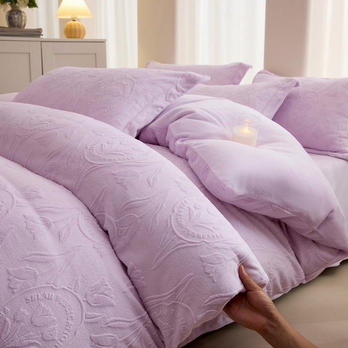 91家纺网 家纺一手货源 找家纺 （总）亿梵 2025秋冬新款A类全消光牛奶绒立体5D雕花绒四件套