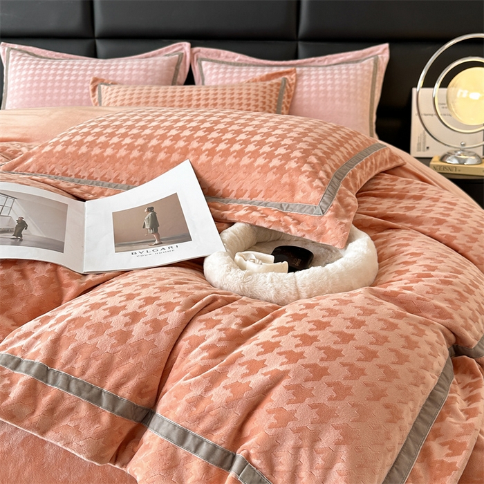 91家纺网 家纺一手货源 找家纺 （总）奥裕 2025新款婴儿绒千鸟格织带款牛奶绒四件套