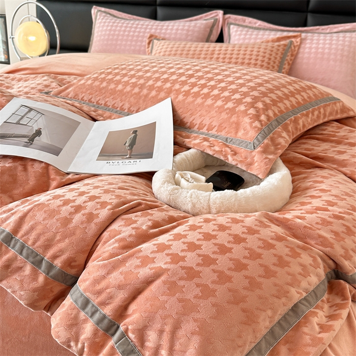 91家纺网 家纺一手货源 找家纺 （总）奥裕 2025新款婴儿绒千鸟格织带款牛奶绒四件套