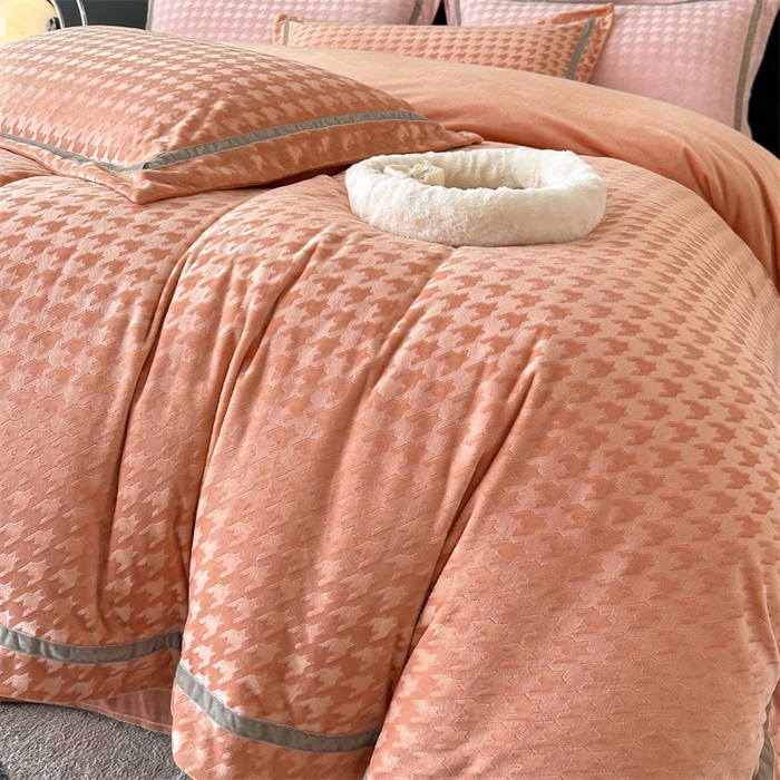 91家纺网 家纺一手货源 找家纺 （总）奥裕 2025新款婴儿绒千鸟格织带款牛奶绒四件套