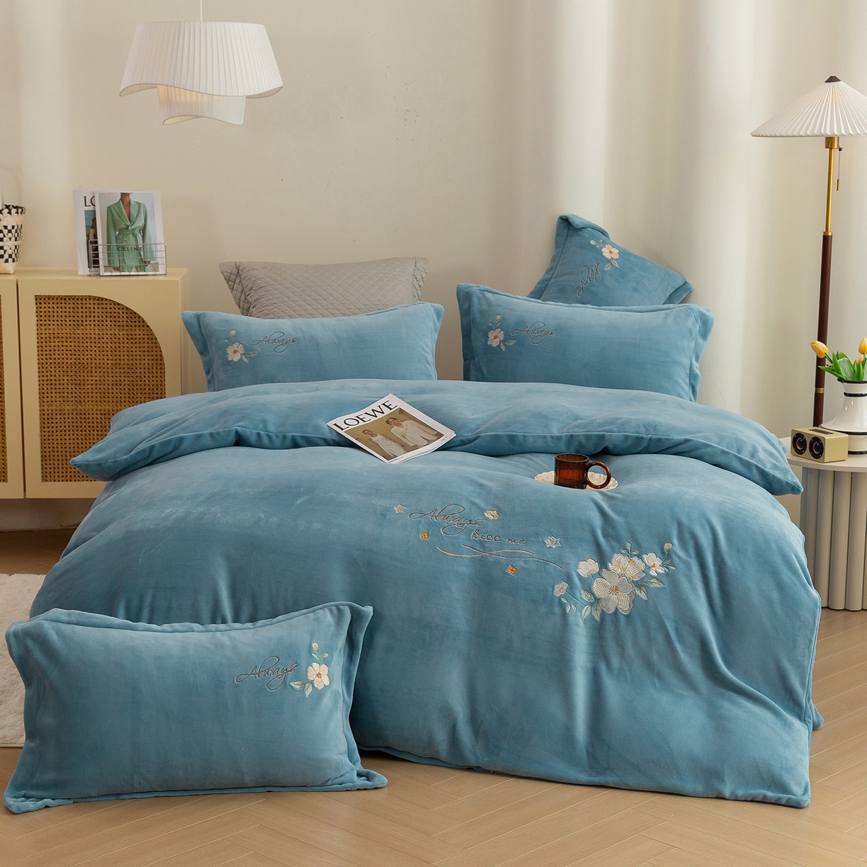 91家纺网 家纺一手货源 找家纺 （总）绒博士 2025新款220克牛奶绒刺绣四件套--花绒私语系列