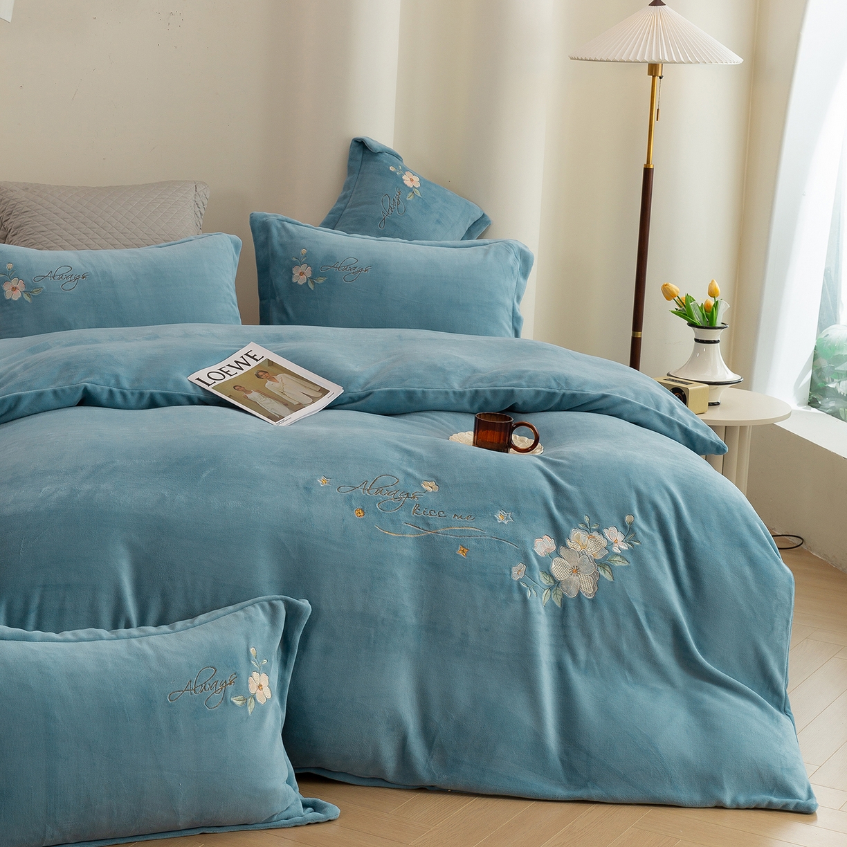 91家纺网 家纺一手货源 找家纺 （总）绒博士 2025新款220克牛奶绒刺绣四件套--花绒私语系列