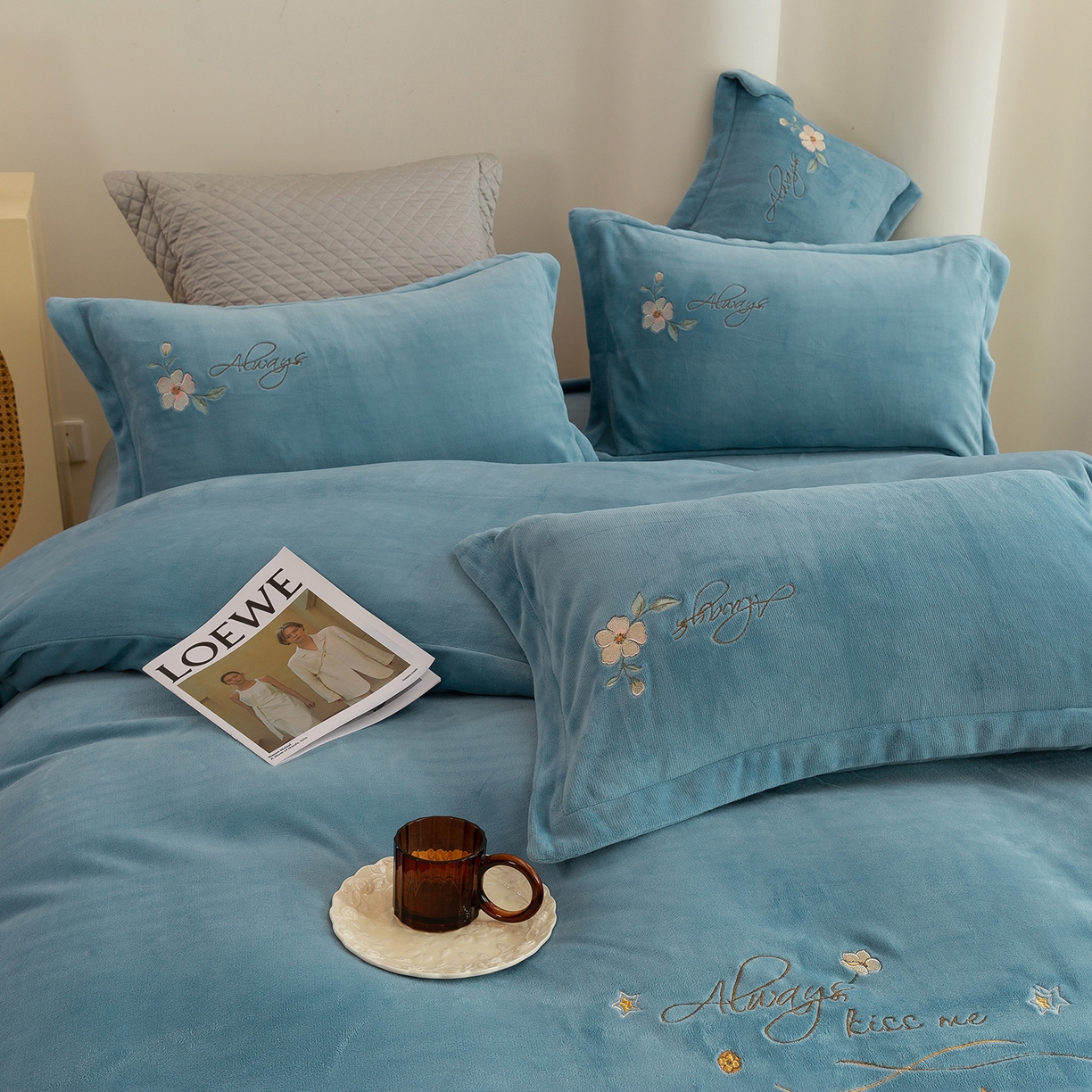 91家纺网 家纺一手货源 找家纺 （总）绒博士 2025新款220克牛奶绒刺绣四件套--花绒私语系列