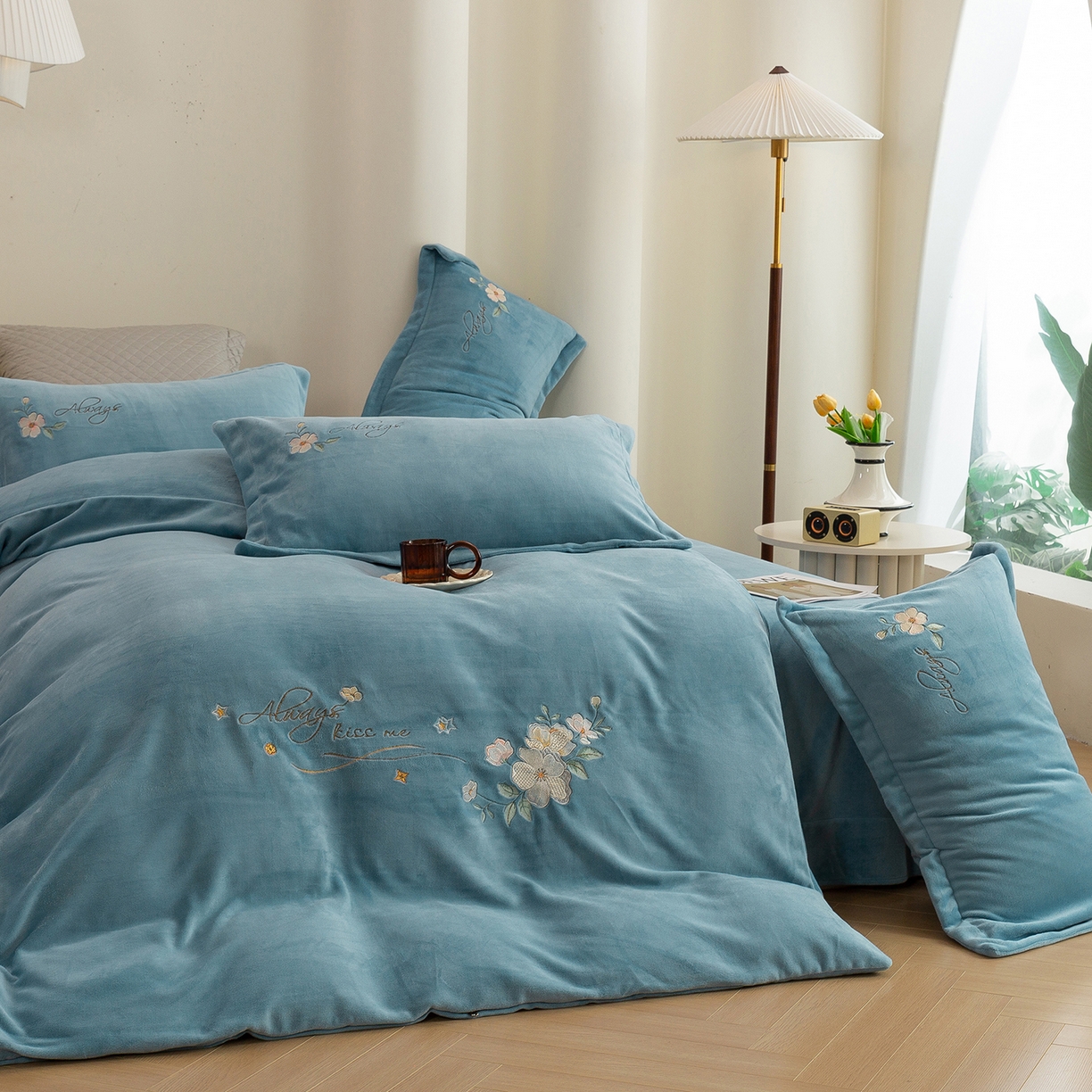 91家纺网 家纺一手货源 找家纺 （总）绒博士 2025新款220克牛奶绒刺绣四件套--花绒私语系列