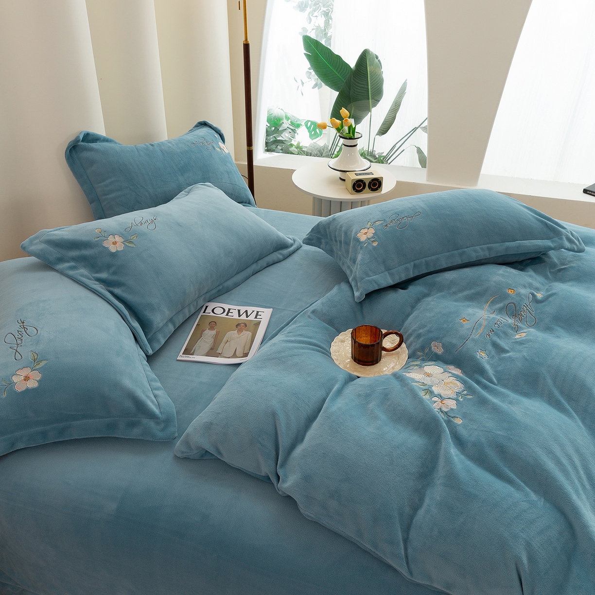 91家纺网 家纺一手货源 找家纺 （总）绒博士 2025新款220克牛奶绒刺绣四件套--花绒私语系列