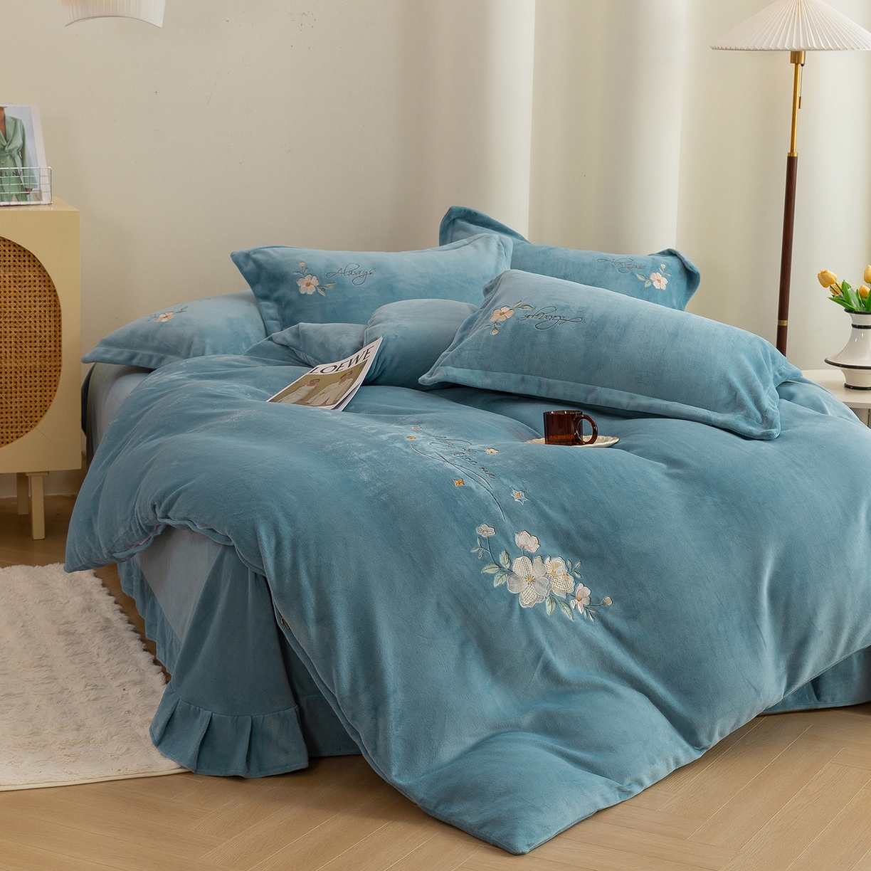 91家纺网 家纺一手货源 找家纺 （总）绒博士 2025新款220克牛奶绒刺绣四件套--花绒私语系列